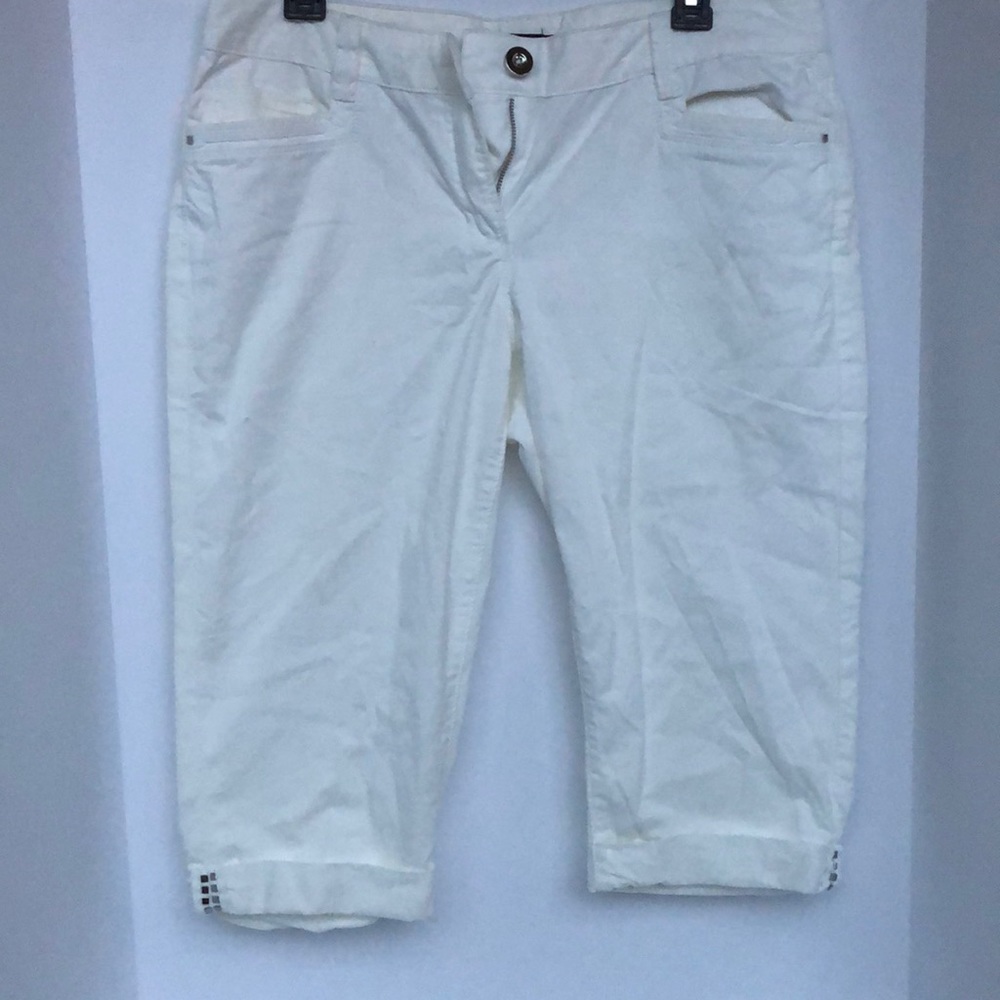 White House Black Market Capri